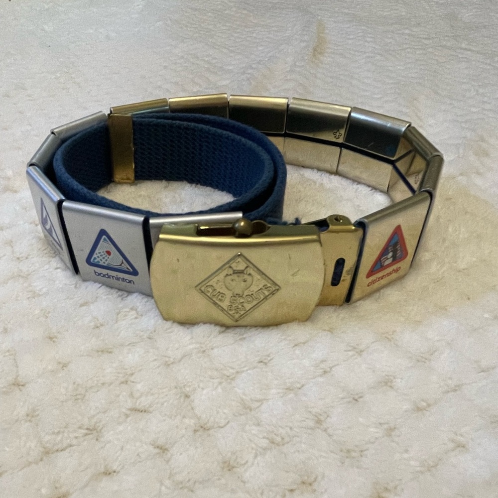 Boy Scout BSA Cub Scout belt with 13 merit badge loops